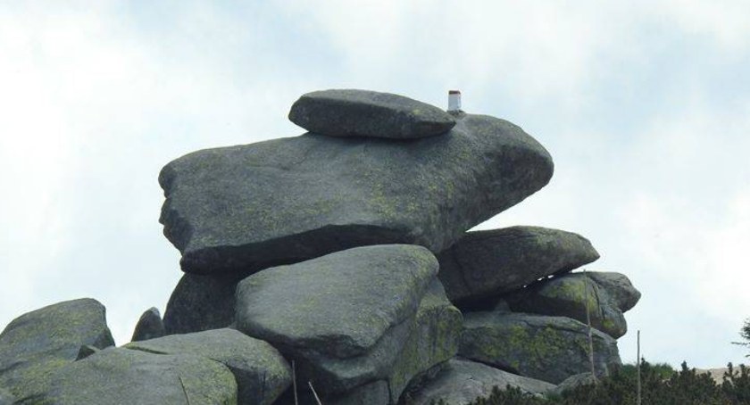 Graniczne słupki w Karkonoszach