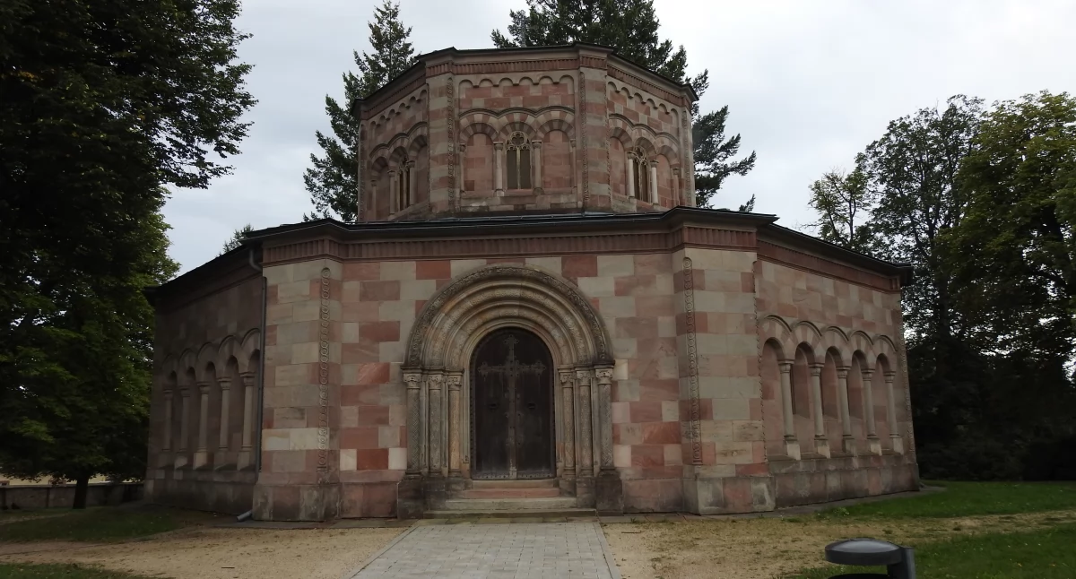 Kościoły, Mauzoleum karkonoskiego Harrach - zdjęcie, fotografia