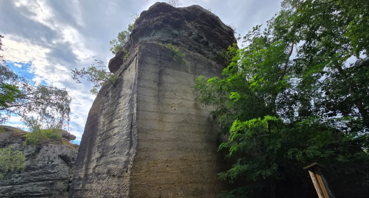 formacje skalne, Prehistoryczne grodzisko Drábské světničky Miejsce absolutnie niezwykłe - zdjęcie, fotografia