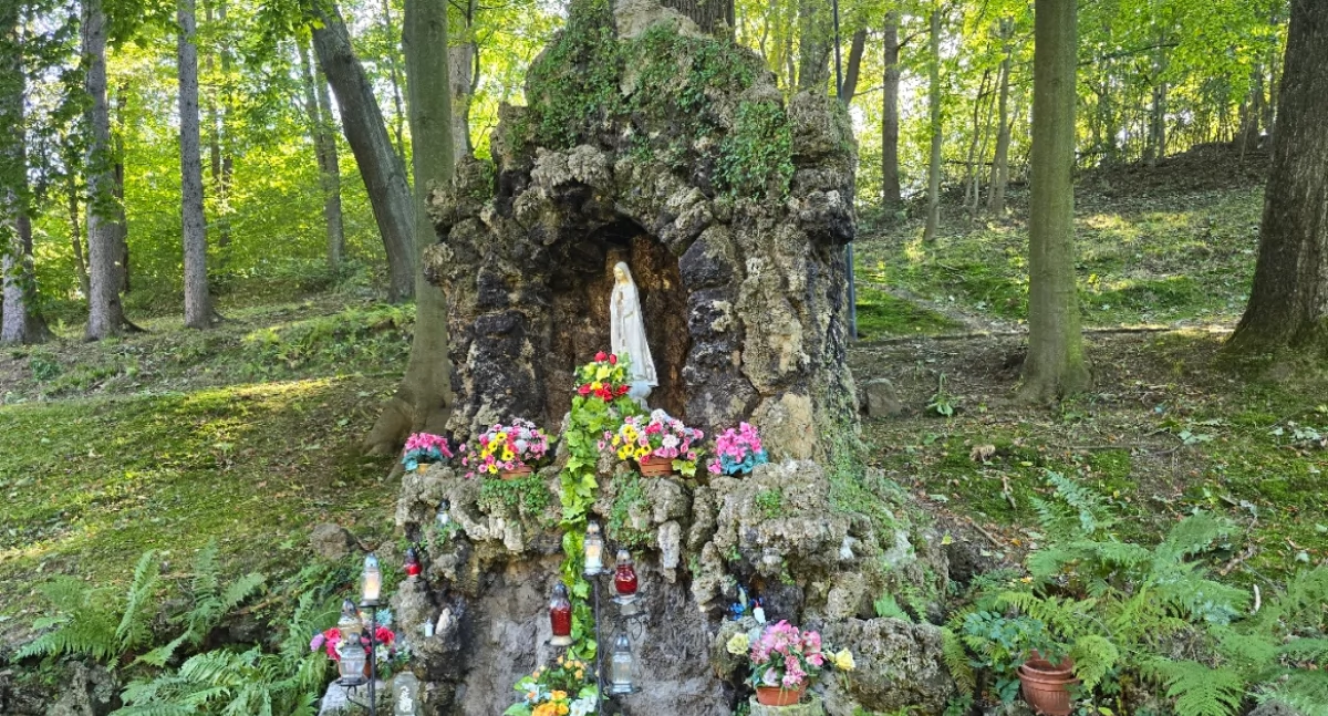 Kościoły, Wezuwiusza sercu Jedliny Zdrój niezwykła kapliczka skały wulkanicznej - zdjęcie, fotografia