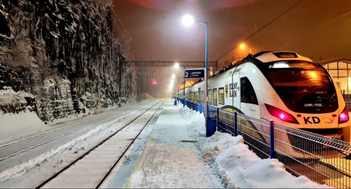 Wiadomości, Karkonosze Góry Izerskie pociągiem Kolei Dolnośląskich - zdjęcie, fotografia