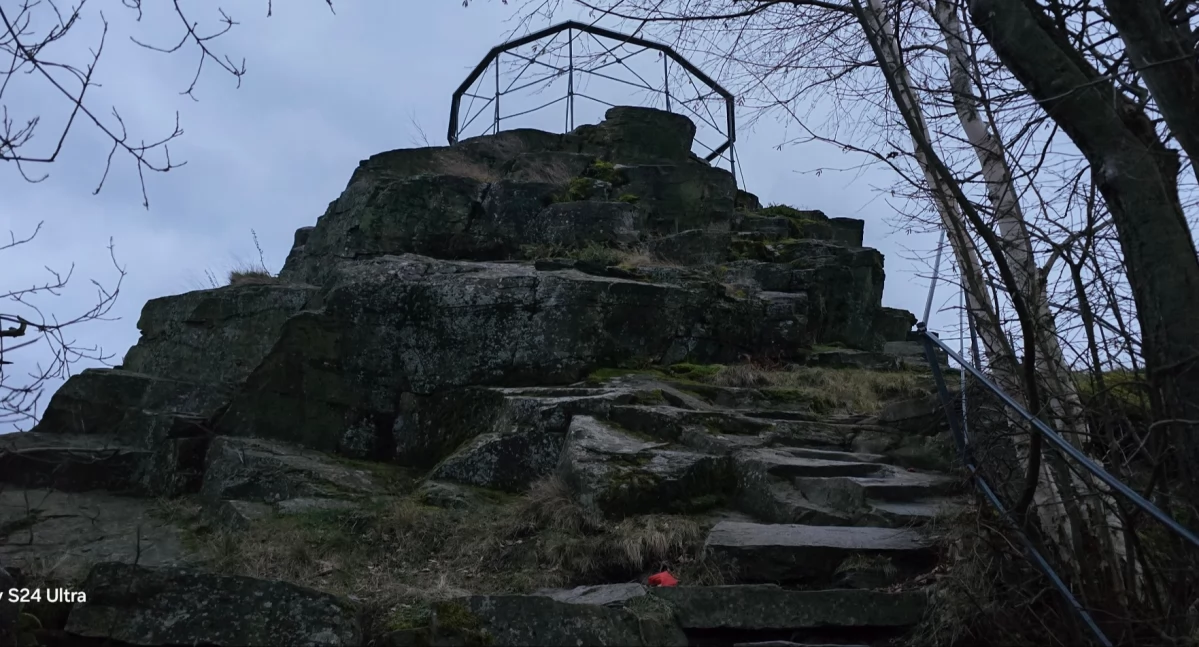 wzgórza i wzniesienia, Oderwitzer Spitzberg Baśniowe Spotkanie Historią Potęgą Natury - zdjęcie, fotografia