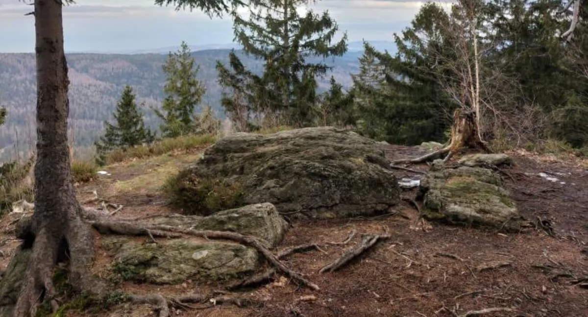formacje skalne, Skałki Teściowej tajemnice hornfelsowej ostrogi Zakrętem Śmierci - zdjęcie, fotografia