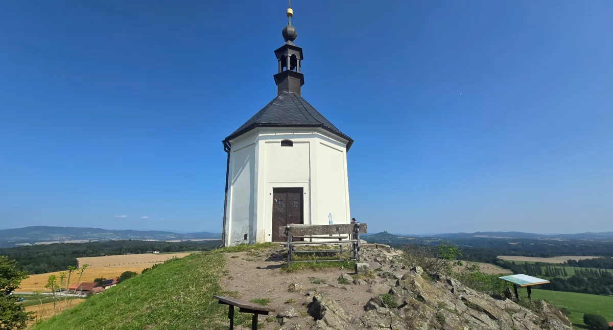 wzgórza i wzniesienia, Powrót wzgórze Vyskeř kaplica świetle ciszy - zdjęcie, fotografia