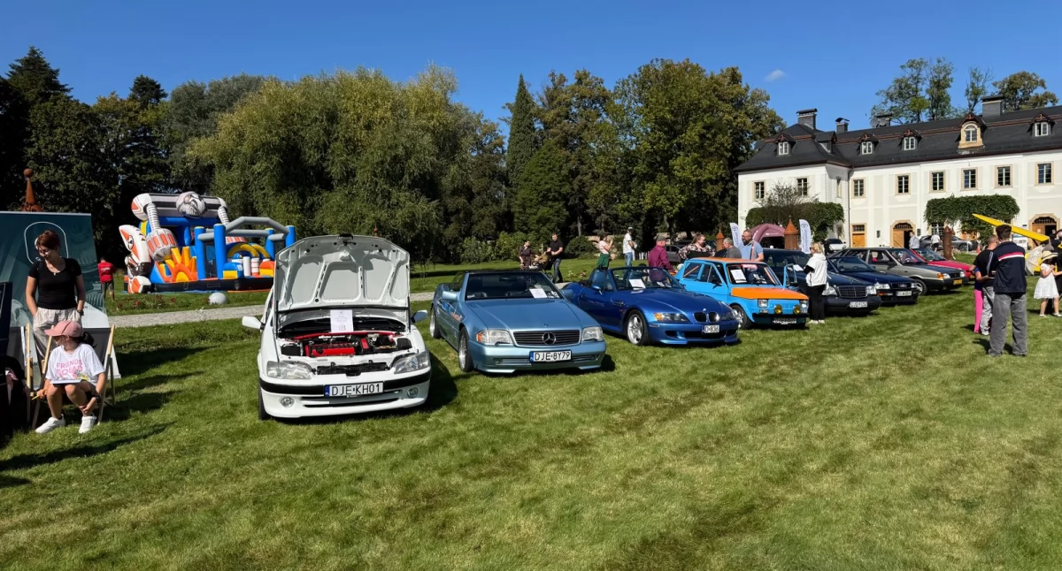 Festyn, Rodzinny klimat klasyczna motoryzacja Piknik Rodziny Pakoszów - zdjęcie, fotografia
