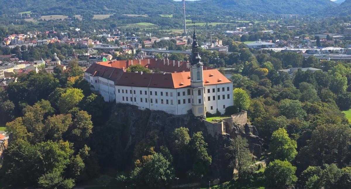 Zamki, Zamek Děčínie perła Łabą burzliwą przeszłością - zdjęcie, fotografia