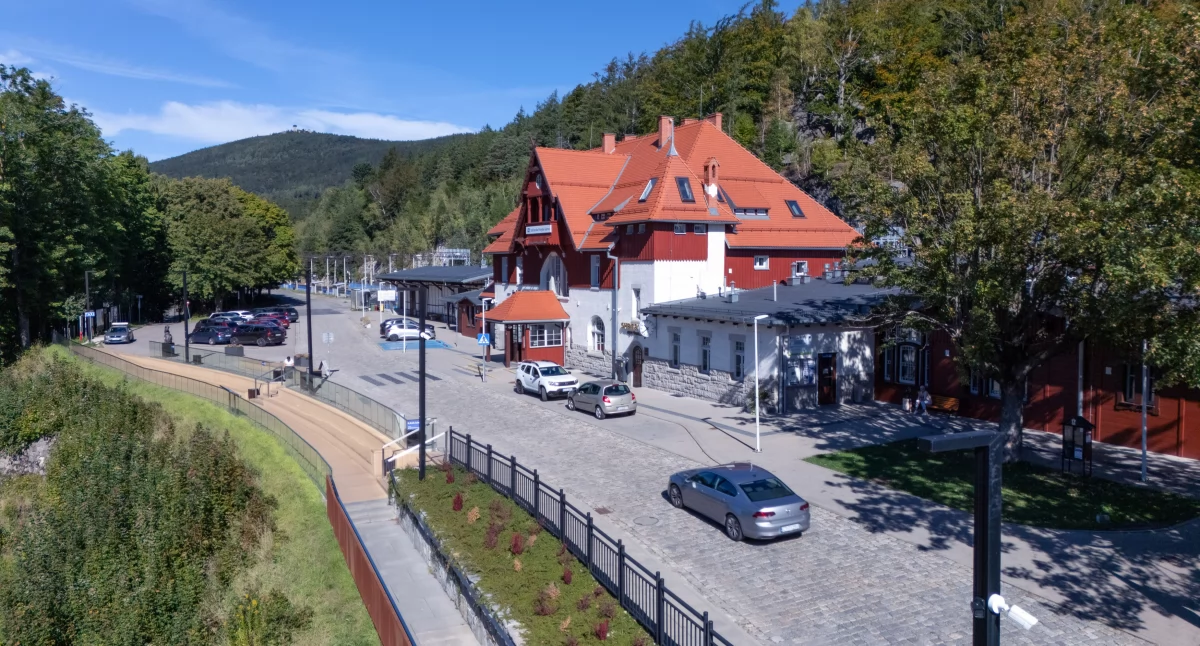 Wiadomości, Dworzec sercu Karkonoszy walczy światowe uznanie - zdjęcie, fotografia