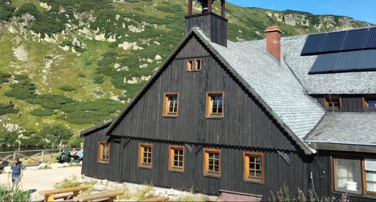 Wiadomości, Nocleg Samotni złotówkę jesienna okazja miłośników górskiego spokoju - zdjęcie, fotografia