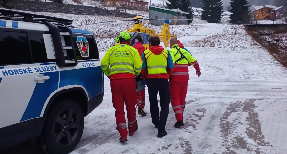 Wiadomości, Zgubiony rozsądek Wchodzenie Śnieżkę samych spodenkach skończyło stopniem hipotermii - zdjęcie, fotografia
