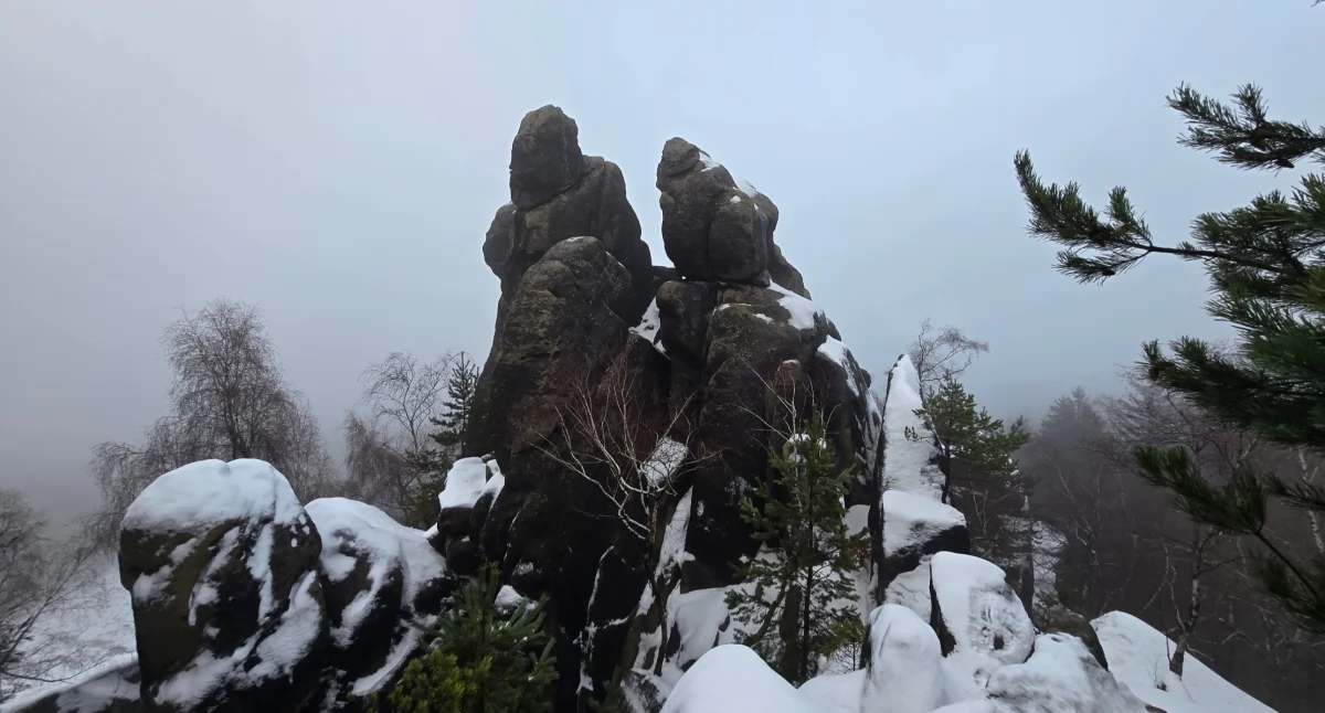 formacje skalne, Vraní skály Wronie Skały) Surowy świat Łużyckich którym kamień pamięta więcej ludzie - zdjęcie, fotografia