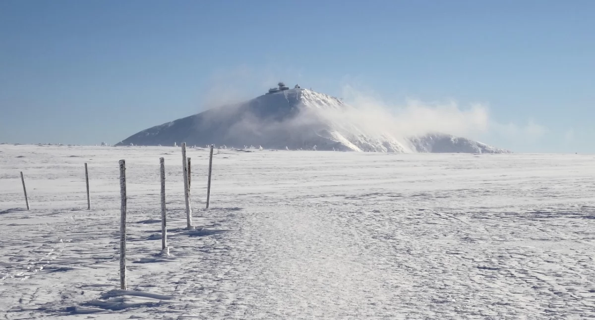 Wiadomości, Karkonosze dobre warunki wędrówek szlakach ślisko - zdjęcie, fotografia