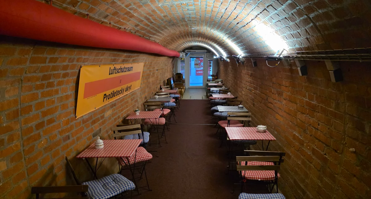 Domy i Budynki, Podziemne Bunkier schron który miał przetrwać atomową zagładę - zdjęcie, fotografia