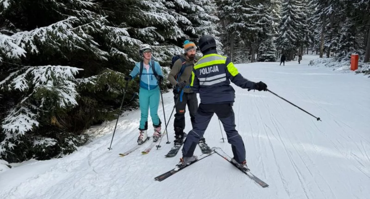 Wiadomości, Bezpieczna stoku policyjne patrole akcji - zdjęcie, fotografia
