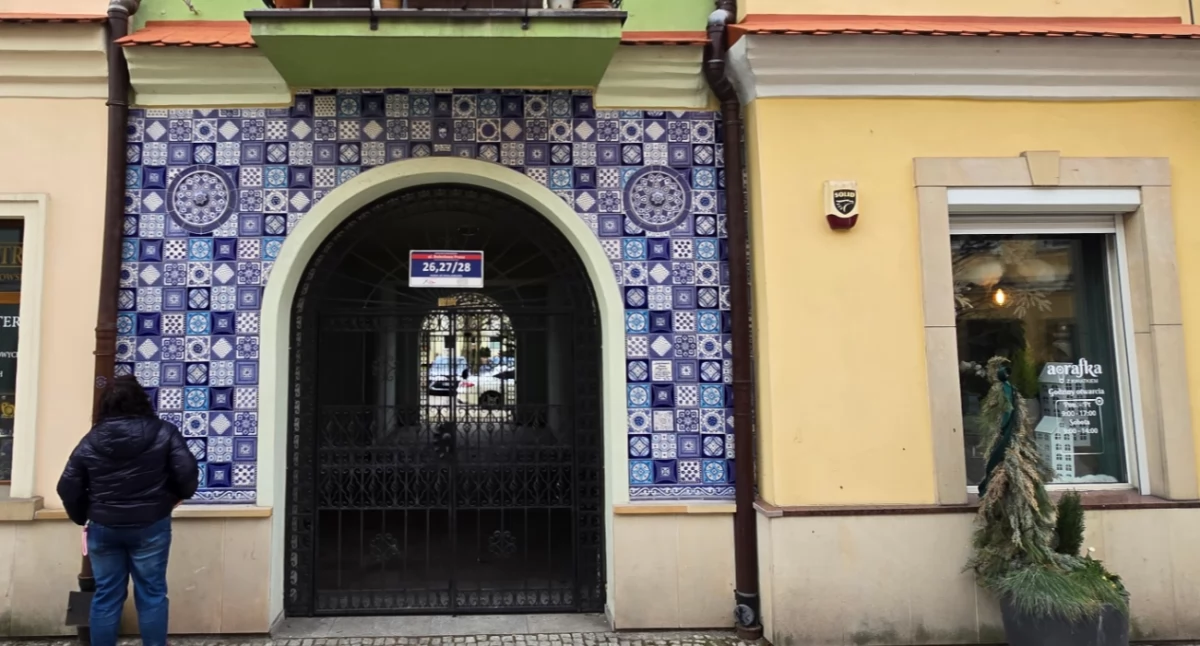 Domy i Budynki, Ceramiczna Brama Przyjaźni Bolesławcu - zdjęcie, fotografia