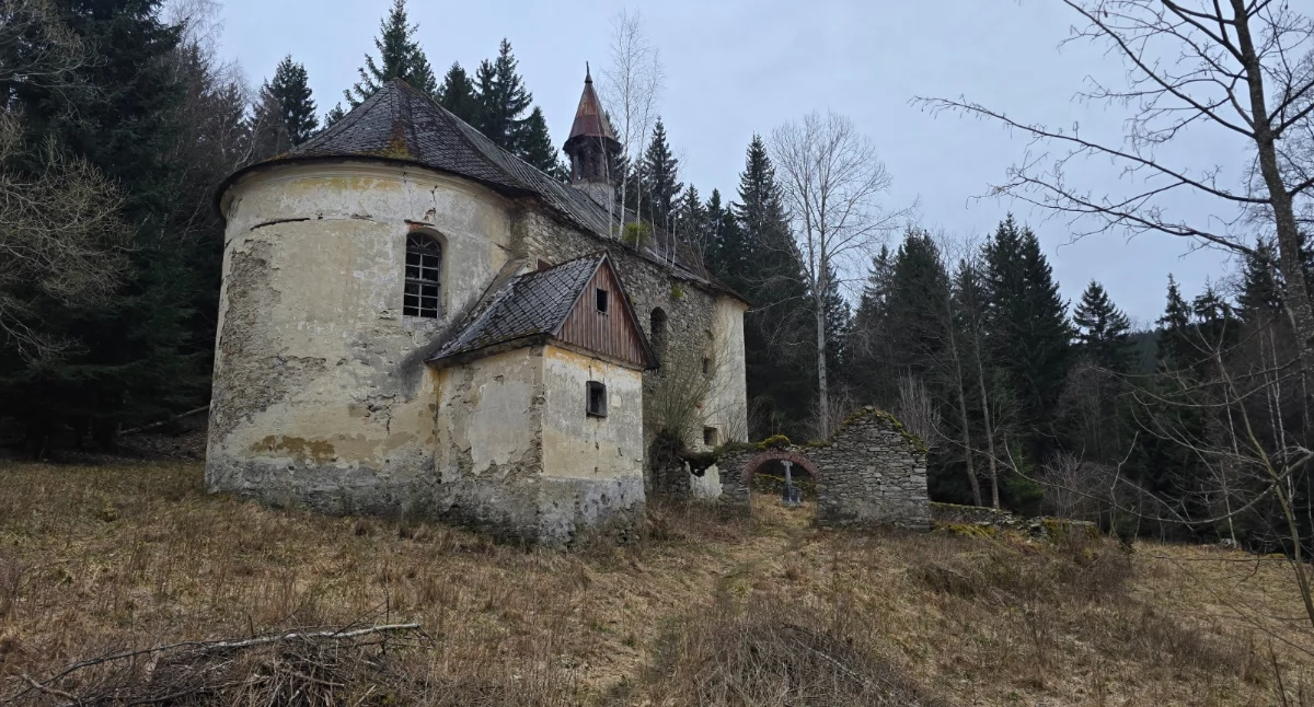 Ruiny, Ruina kościoła Janowej Górze Miejsce opuszczone przez ludzi - zdjęcie, fotografia