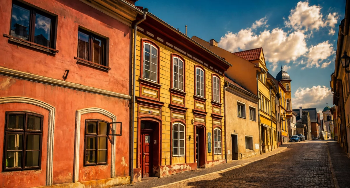 Miasta w Karkonoszach, Ustek (Úštěk) małe miasteczko które zachowało średniowieczny klimat - zdjęcie, fotografia