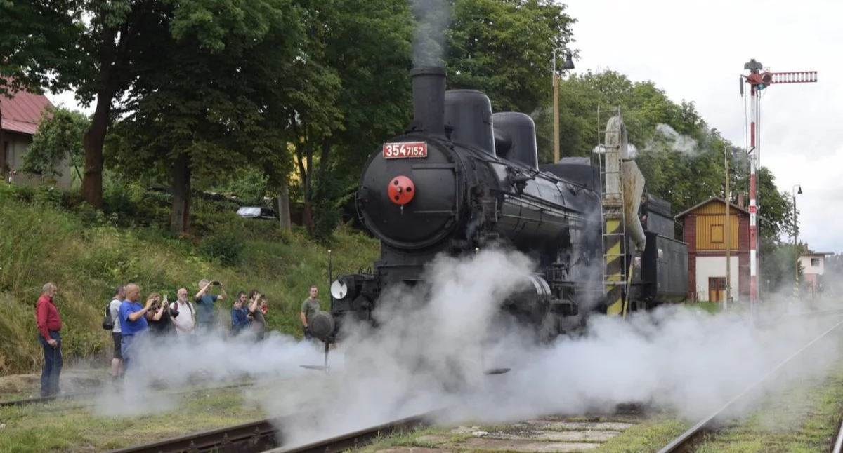 Festyn, kolej wciąż działa Jubileusz stacji Martinicach - zdjęcie, fotografia