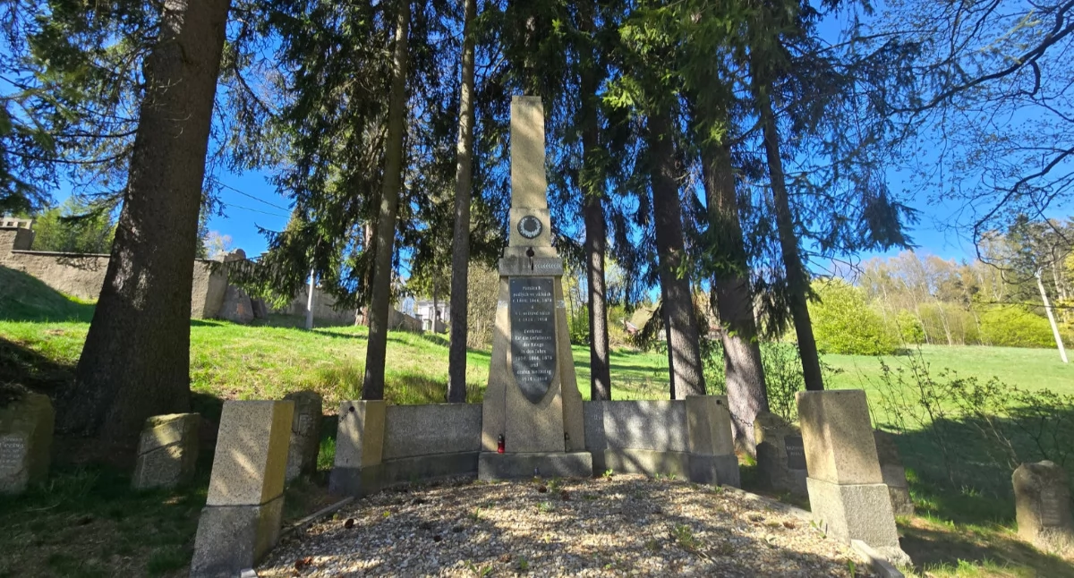 Historia Gór Izerskich, Cmentarz który mapą frontów Wojenna kwatera Tanvaldzie - zdjęcie, fotografia