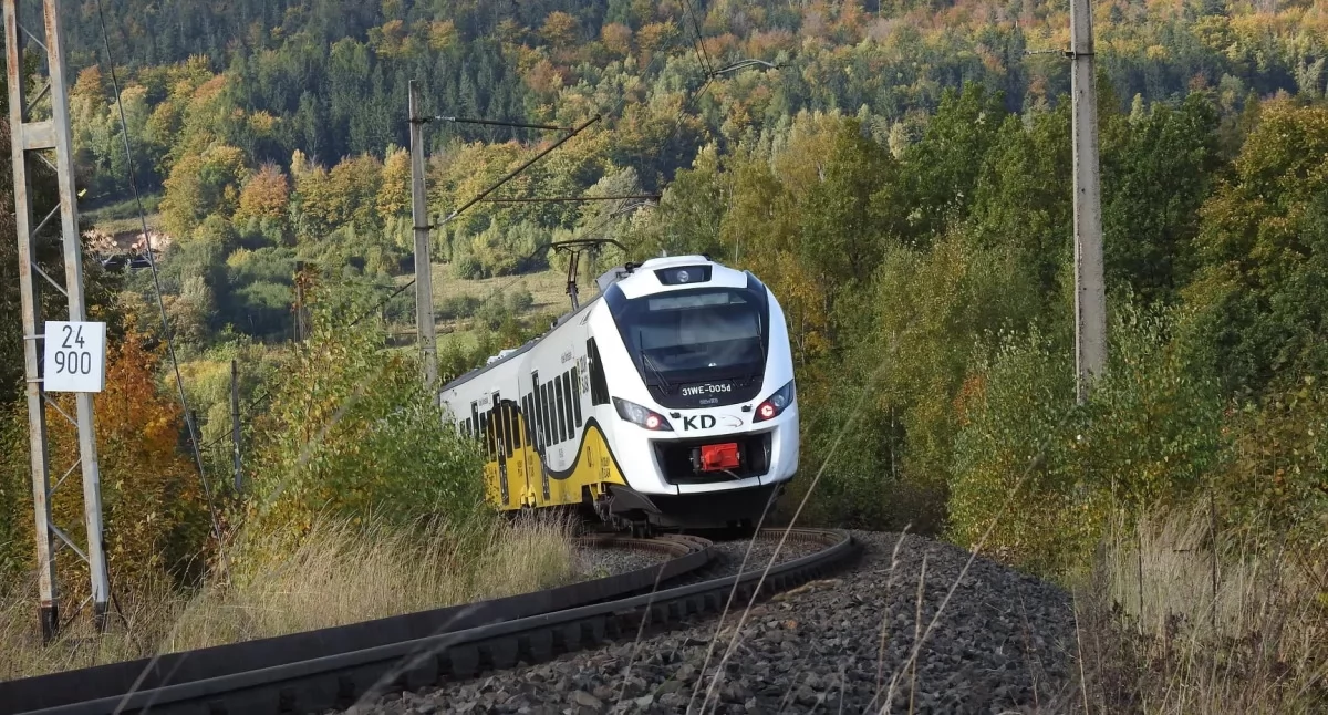 Wiadomości, Pociągi wracają Szklarskiej Poręby największa modernizacja górskiej linii kolejowej - zdjęcie, fotografia