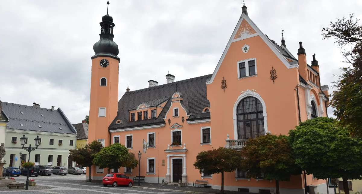 Miasta w Karkonoszach, Miasto zaginionym klasztorem Cesky skrywa jedną największych tajemnic północnych Czech - zdjęcie, fotografia