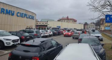 Tłumy w Termach Cieplickich. To największa atrakcja w regionie
