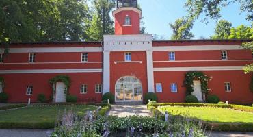 Pałac Staniszów z Domem Kawalera