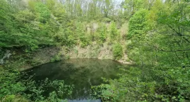 Jezioro wulkaniczne w Nowym Kościele - Czyli urokliwy, pokopalniany krater