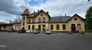 Dworzec kolejowy w Cieplicach. Piękno dawnej architektury kolejowej.