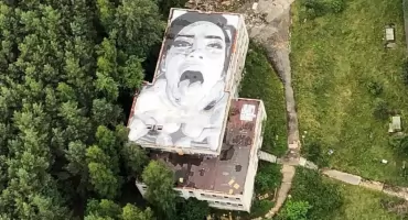 Największa nielegalna sztuka uliczna w Czechach - Opuszczony ośrodek wczasów dziecięcych Maxov. Urbex z KarkonoszeGO