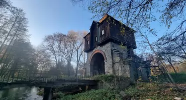 Brama Czasu - Historia budynku bramnego w Krobielowicach