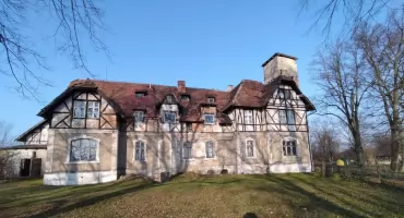 Sowia Chata. Niegdyś jeden z najpiękniejszych dolnośląskich folwarków popada w ruinę.