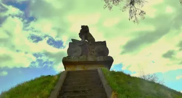 Lew na wzgórzu. Pomnik Husytów w Chvalinie – cichy strażnik wielkiej historii