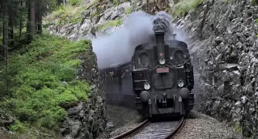 Podróż zabytkowym parowozem przez Góry Izerskie