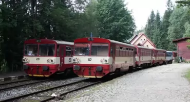 Czeski klasyk na karkonoskich torach – Motoraki 810 wożą turystów do Harrachova