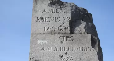 Triumf w ruinie. Pozostałości Kolumny Zwycięstwa pod Lutynią.