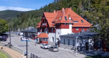 Mały dworzec, wielki triumf! Szklarska Poręba Górna najlepsza na świecie wśród kolejowych dworców turystycznych.