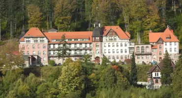 Dawne sanatorium Moltkefels w Szklarskiej Porębie – perła medycyny klimatycznej w cieniu Karkonoszy i Gór Izerskich