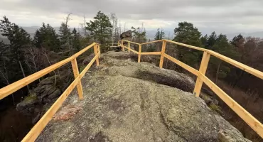 Modernizacja Bobrowych Skał. Popularny punkt widokowy odzyskuje dostępność.