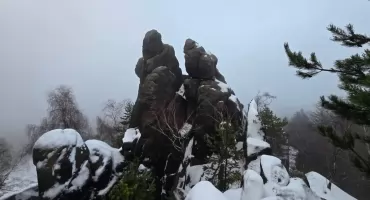 Vraní skály ( Wronie Skały). Surowy świat Łużyckich Gór, w którym kamień pamięta więcej niż ludzie