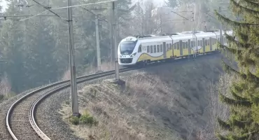 Koleją w Sudety. Dlaczego coraz więcej osób wybiera pociągi Kolei Dolnośląskich?