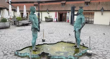 Nieoczywiste atrakcje Pragi. Sikające postacie, które mówią więcej niż niejeden pomnik