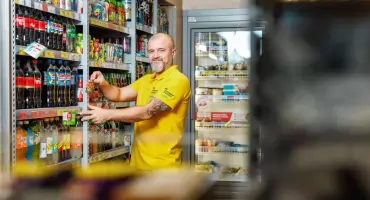 Jakie możliwości daje Żabka? Opinie franczyzobiorców o codziennych wyzwaniach!