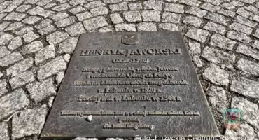 Historia zapisana w bruku. Aleja Historycznych Gwiazd w centrum Lubania.