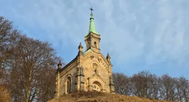 Mauzoleum króla szkła. Riedlova hrobka – pomnik przemysłowej potęgi Gór Izerskich