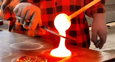 Huta szkła Julia w Piechowicach zaprasza na świąteczne zwiedzanie