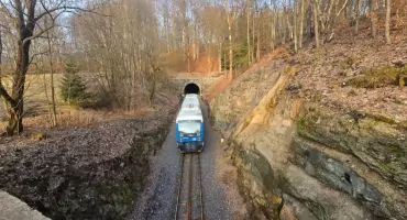 Autobusy zamiast pociągów na Kolei Izerskiej. Utrudnienia na trasie z Harrachova do Szklarskiej Poręby