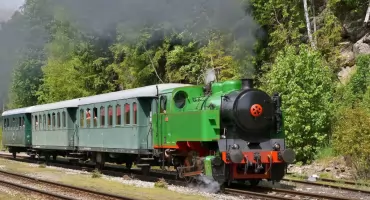 Parowozem przez Izerę. Historyczny skład z lokomotywą parową wraca na trasę Korenov–Harrachov