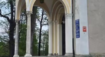 Relikt antycznego świata pod Śnieżką. Kolumny z Pompejów w Mysłakowicach.