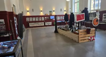 Tam, gdzie kolej była sercem miasta. Kolejowa podróż w czasie na dworcu w Żaganiu.