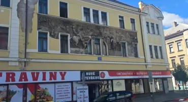 Nymburk: ucieczka księżniczki zapisana na fasadzie kamienicy
